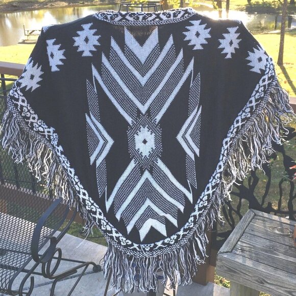 Women's Black & White Fringe Wrap Poncho Shawl Southwestern Arrow Print $50 - Picture 3 of 6